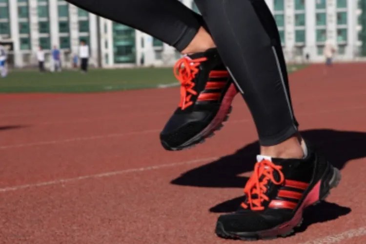 跑步正确的落脚方式图