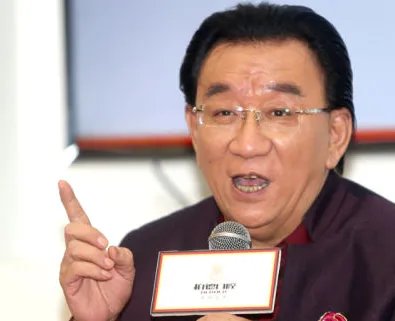 侯耀华向河南捐款30元，捐助后写下“厚德载物”四个大字，他是怎么想的？