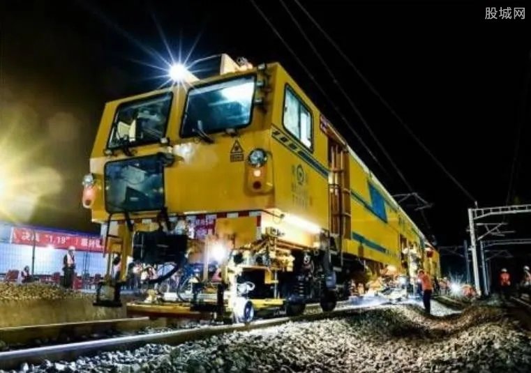 英媒惊叹中国速度 中国工人仅用9小时建成火车站