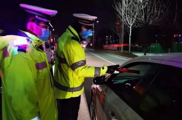 直播玛莎拉蒂女司机醉驾节目被曝停更,此举背后的原因是什么?