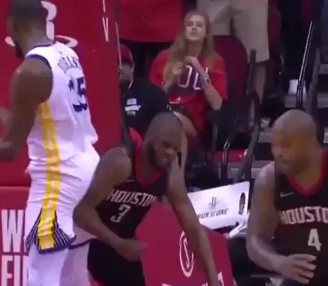 保罗晃倒库里是什么状况？