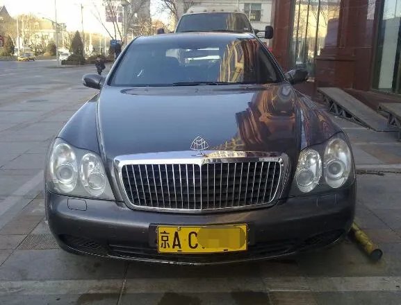 外国大使馆车牌颜色,为什么领事馆的车牌是黑色的呢