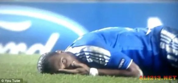 盘点足坛十大假摔王 C罗苏神布教授领衔无罗本