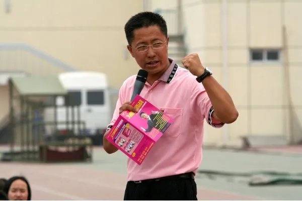 李阳家暴门后首发声将起诉前妻,你对此事有何见解?