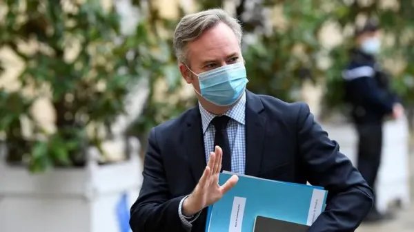 巴黎实施宵禁，这是为什么？