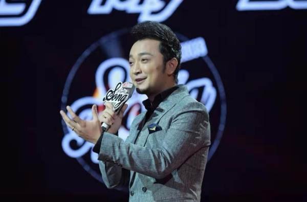 尼格买提为什么能主持春晚？