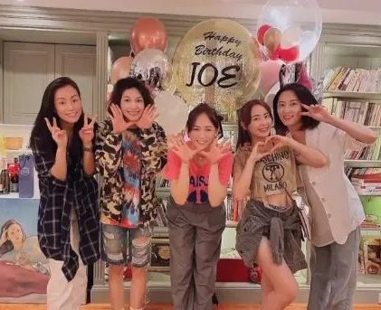 陈乔恩庆生秀无名指钻戒，是否好事将近？