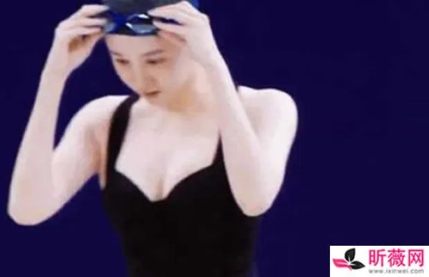 陈小纭多少岁胸有多大 陈小纭性感低胸装展现好身材