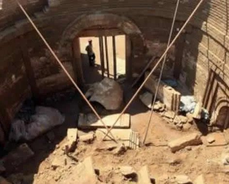 千年巨蛇镇守古墓竟借尸还魂：还有一具千年女尸,惊悚吓人