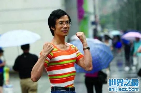 重庆最牛胸肌哥走红,老哥的胸肌比女人胸还大