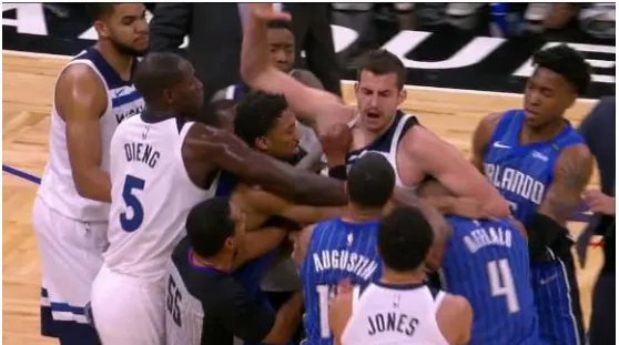 阿弗拉罗为什么被禁赛两场?