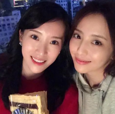 李念平安夜探班佟丽娅，娱乐圈有哪些真闺蜜？