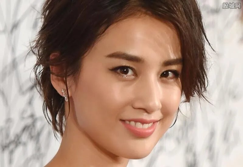 黄圣依的舅舅名声大 明星家庭背景大比拼