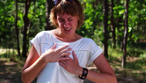 深呼吸时胸口疼怎么办