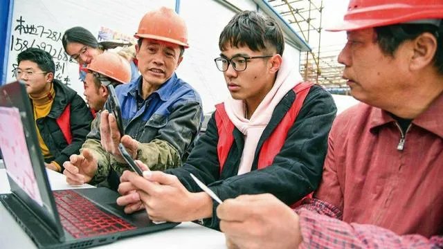 12306已屏蔽多个抢票软件渠道，官方候补功能可直接在系统内抢票，你怎么看？