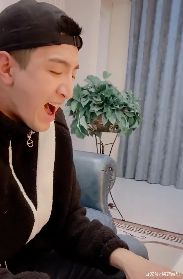 张芷溪金瀚深夜秀恩爱,约会地点是不是还遭扒了?