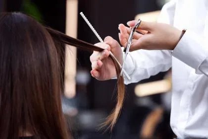 梦见自己给自己理发