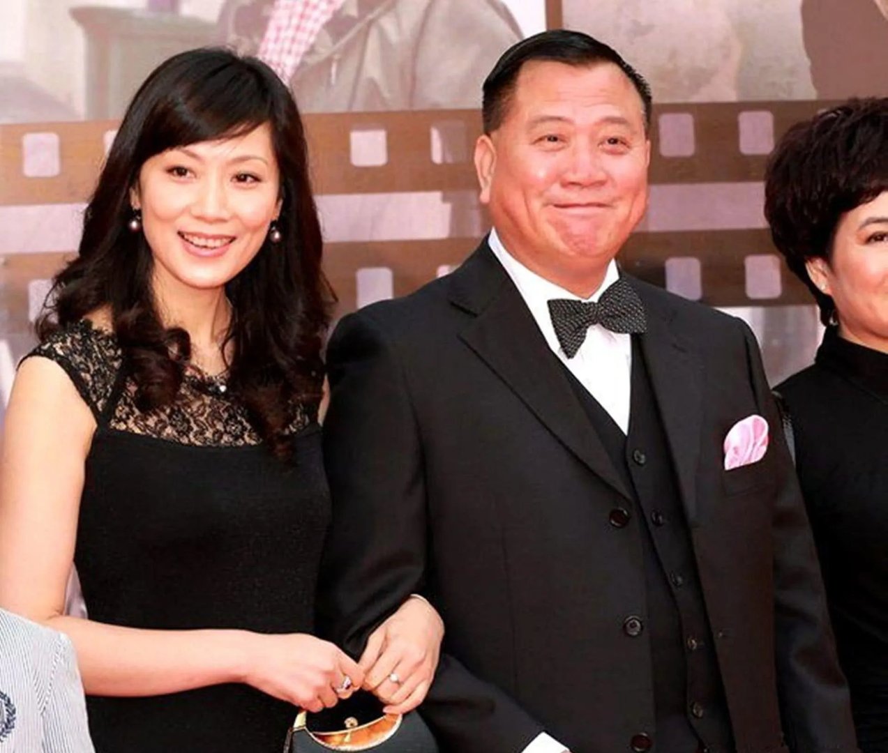 港星万梓良现身长沙送别袁隆平，却因笑容惹争议，网友是否太上纲上线了？