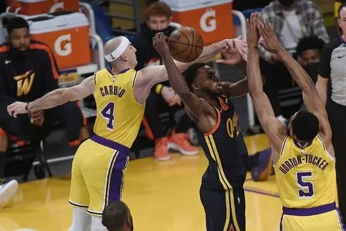 湖人逆转勇士锁定西部第七，今年季后赛湖人能走到哪一步？