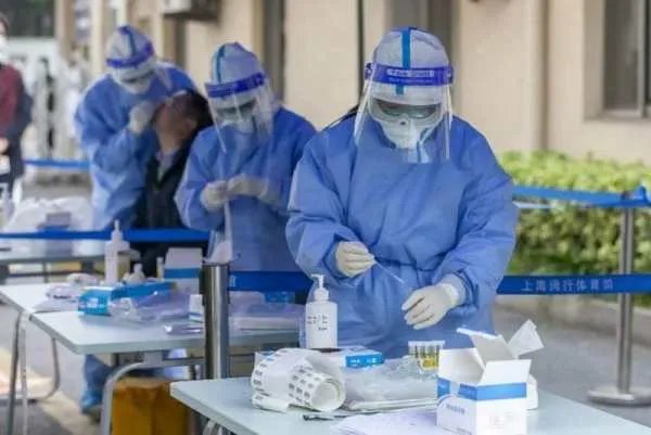 昆明一旅行团4人核酸检测阳性,他们都是如何被感染的?