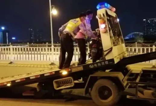 陕西旬阳警方通报警车撞死行人,事故的原因到底是什么?