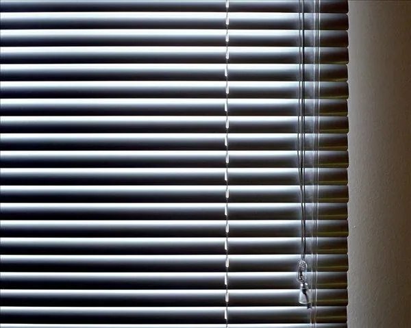 百叶窗的正确安装方法是什么