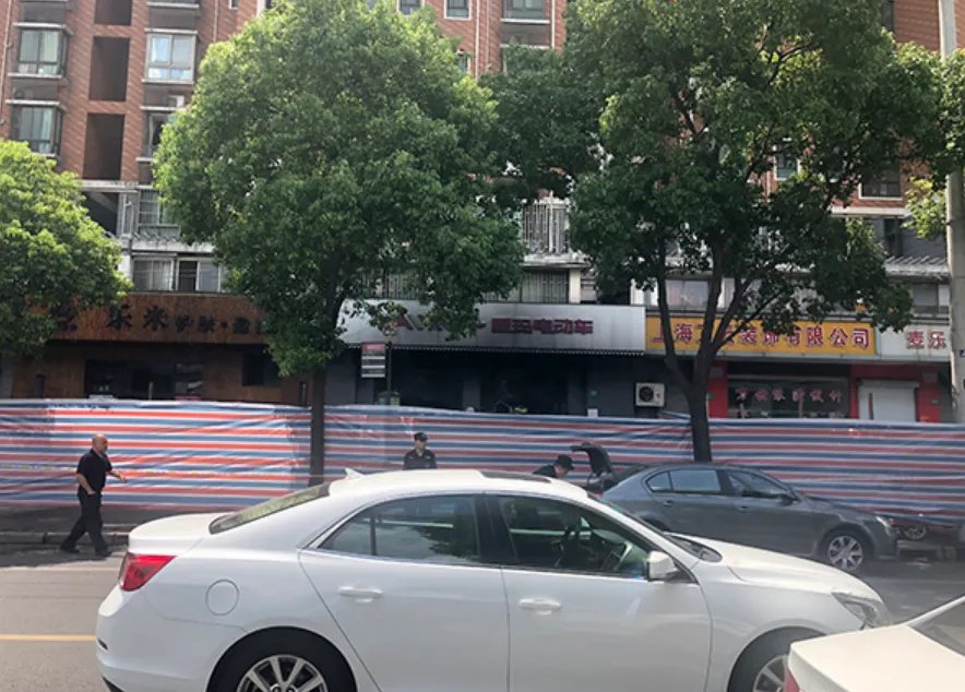 上海一电动车行起火为何致多人伤亡？