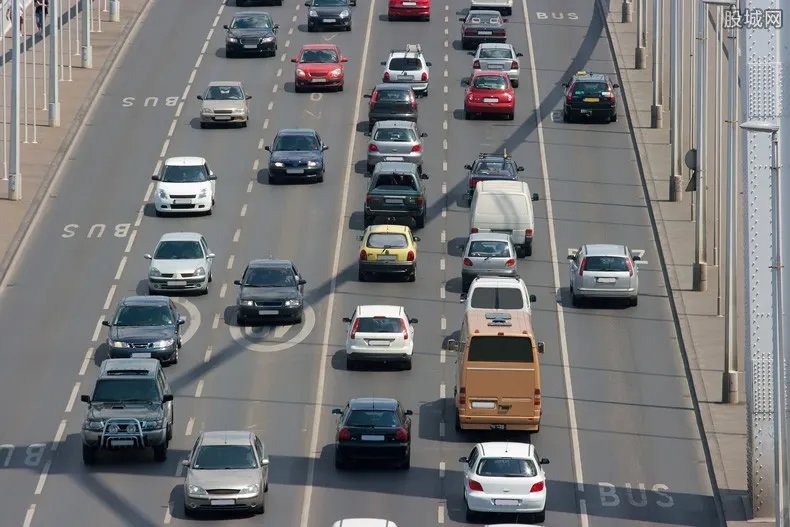 双节假期余额已不足 各地陆续开启返程高峰