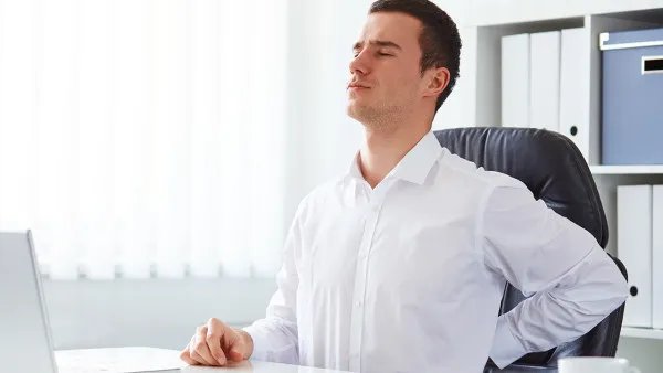 背部疼痛是什么原因引起的 背部疼痛怎么办才好