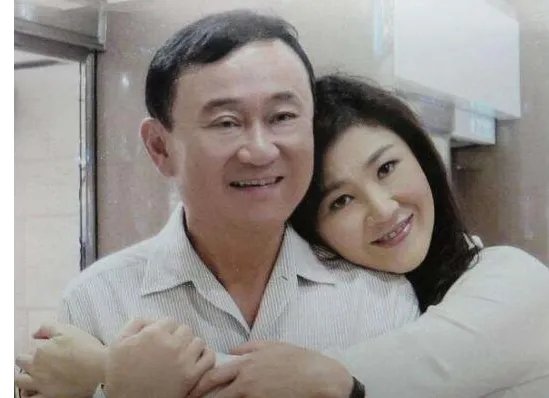 英拉兄妹为何现身新加坡酒店？