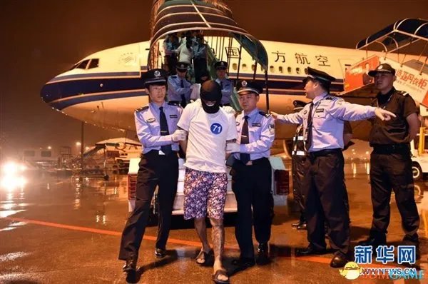 特大跨境电信诈骗：97名诈骗嫌疑人被押解回国