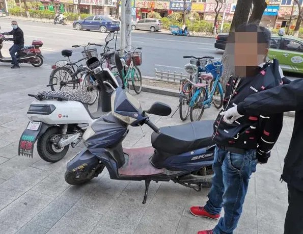 安徽年薪30万男子偷电动车被拘，此男子为何这么做？