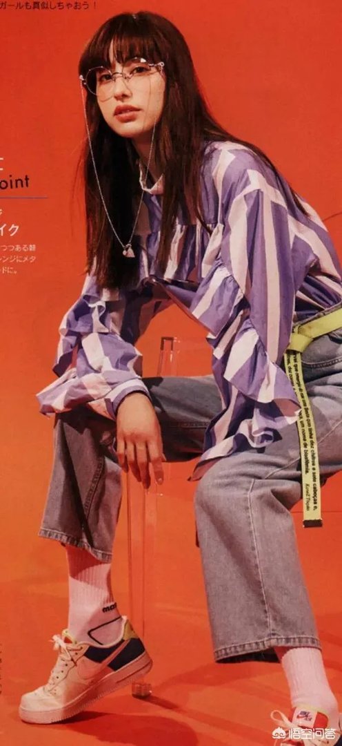 花色连衣裙现在还是否流行？现在的流行趋势是什么？