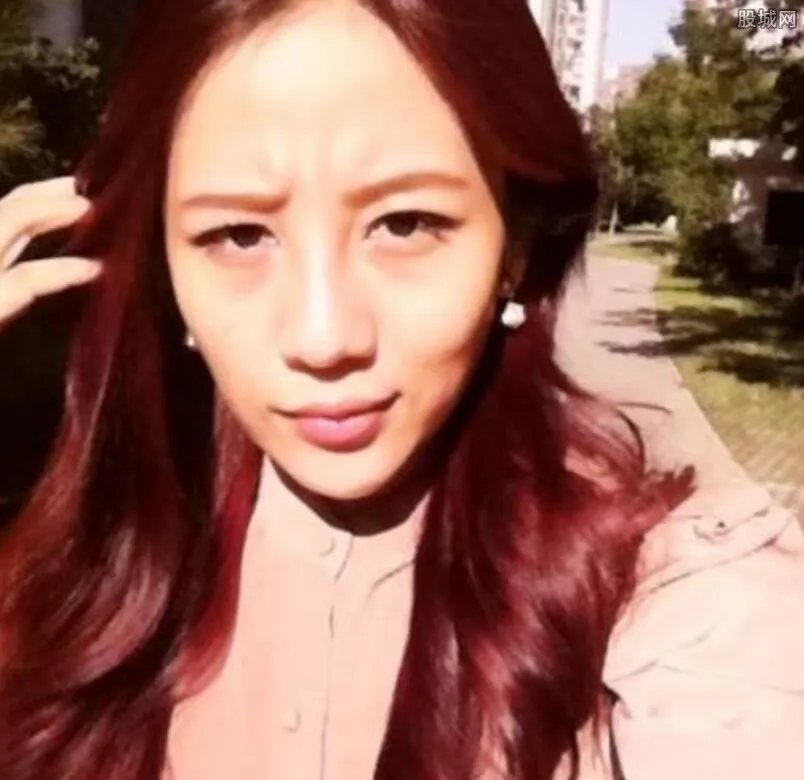 张冬玲和阿宝结婚照 郎才女貌让人好生羡慕