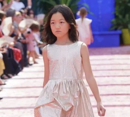 王菲女儿李嫣花百万做手术,可拍照还是被人说丑,这是为何?