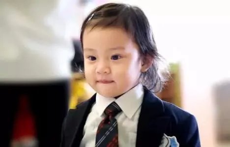 觉得甜馨挺漂亮的啊，为什么老说她丑