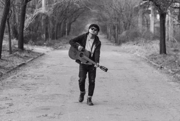 十大最受欢迎民谣歌手排行榜：赵雷上榜，第四最为出名