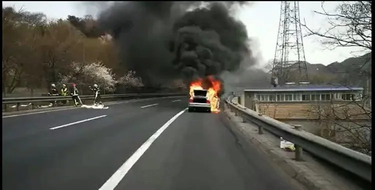 帕萨特行驶中自燃 发生自燃的主要原因是什么?