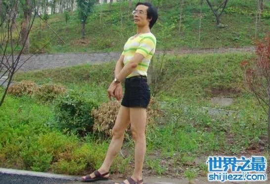 重庆最牛胸肌哥走红,老哥的胸肌比女人胸还大