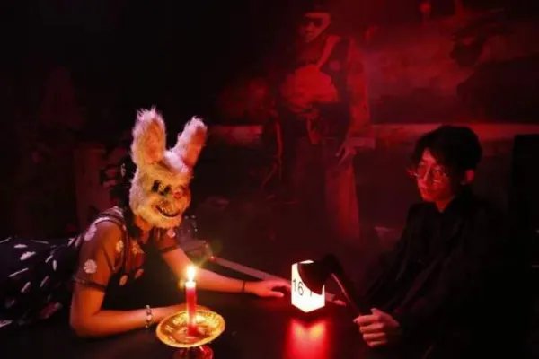 21岁男生沉迷剧本杀走火入魔,剧本杀到底有什么魅力?