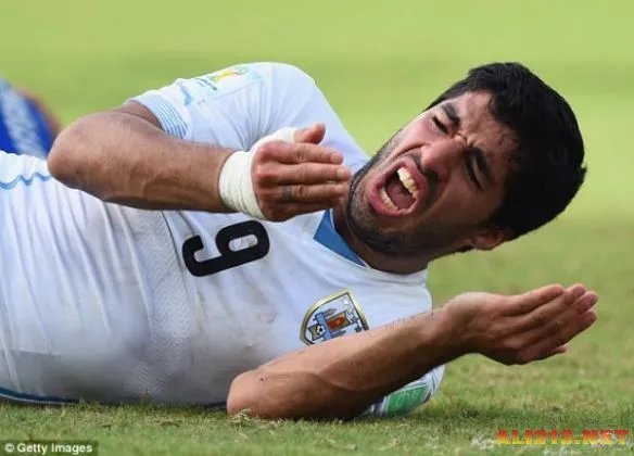 盘点足坛十大假摔王 C罗苏神布教授领衔无罗本