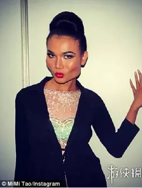 泰国和尚变性后当模特 有一副好身材大长腿比例惊人