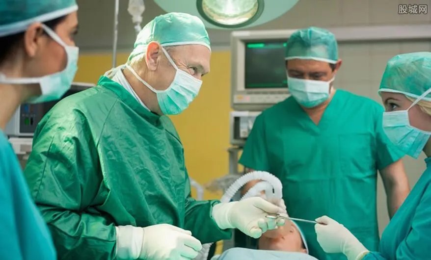 14%美国人放弃治疗 因新冠医治费用实在太昂贵