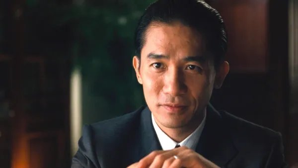 港媒曝梁朝伟新动态，打扮朴素路人认不出，他到底有多低调？