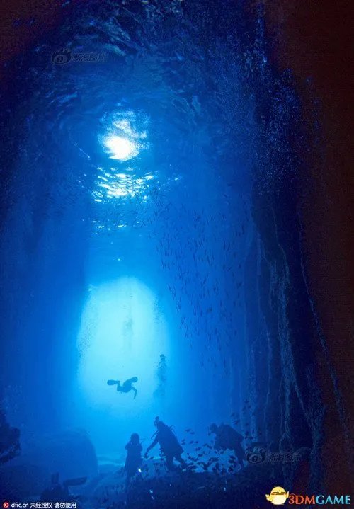 潜水探秘水下洞穴 画面绝美宛如置身魔幻星球之中