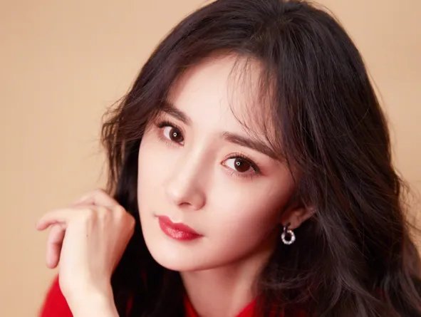 杨幂父亲的身份曝光！怪不得一直没公开，背景原来如此深厚，你知道是谁吗？