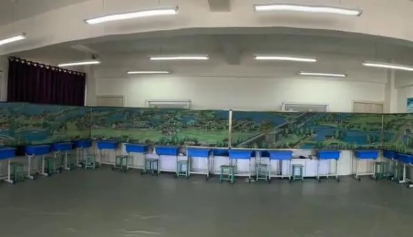 3个月用粉笔画32米清明上河图 现场画面曝光十分的震撼