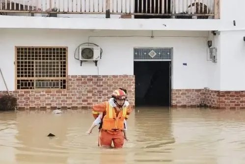 湖北柳林镇居民自述家人被洪水冲走，被冲走的家人救回来了吗？