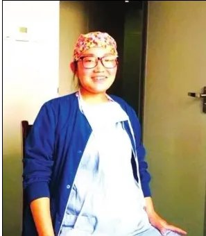 怀孕医生跪地为什么被赞？