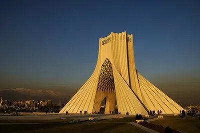 美国新冠肺炎超566万例，为何美国疫情控制不住